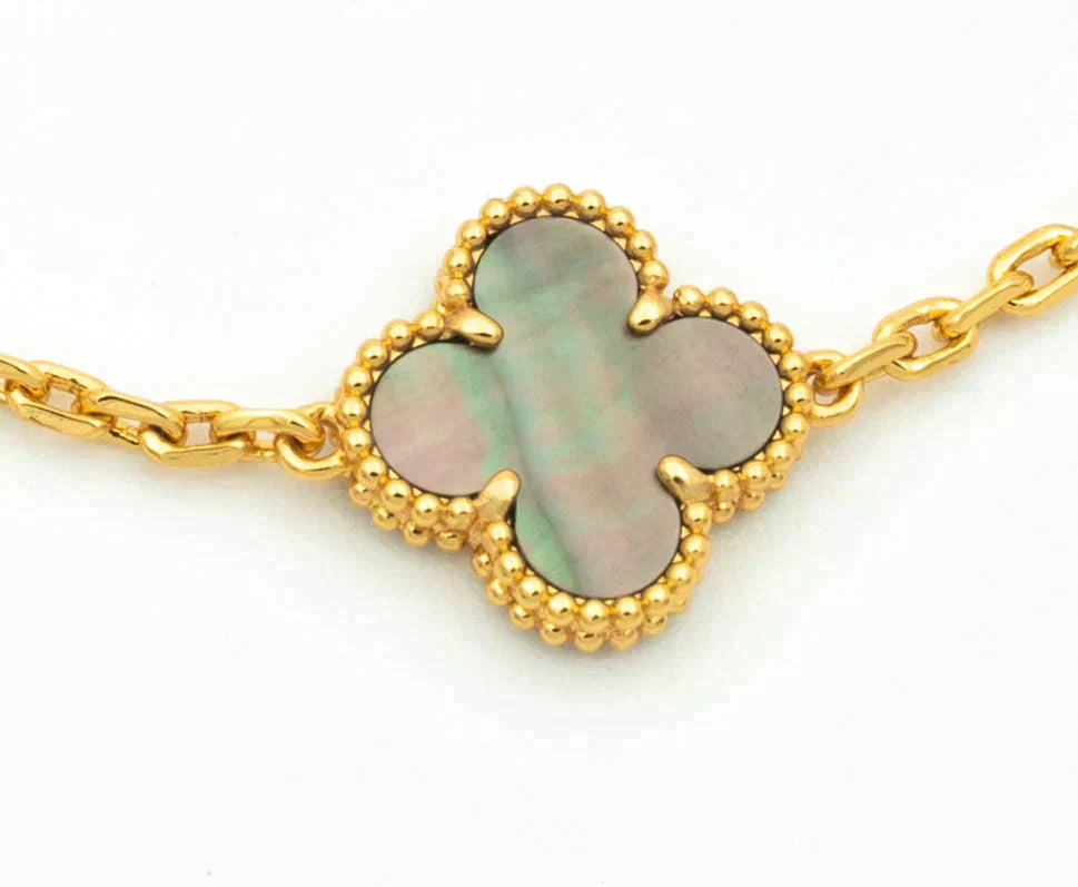 [LunaMar]LUCKY CLOVER 5-MOTIF BRACELET - GREY MOTHER-OF-PEARL COLLECTION