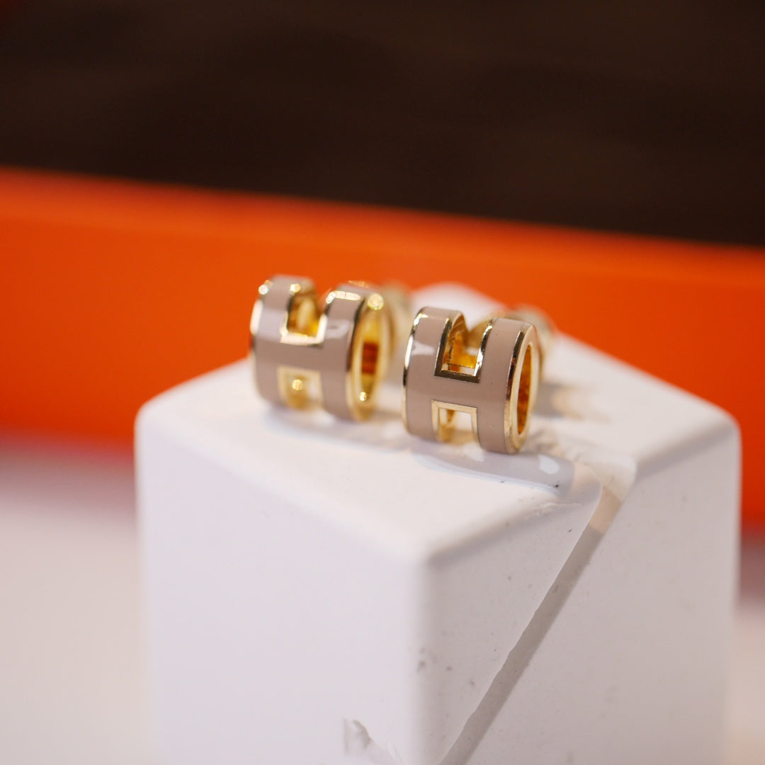 [LunaMar]MINI POP H GOLD EARRINGS GREY