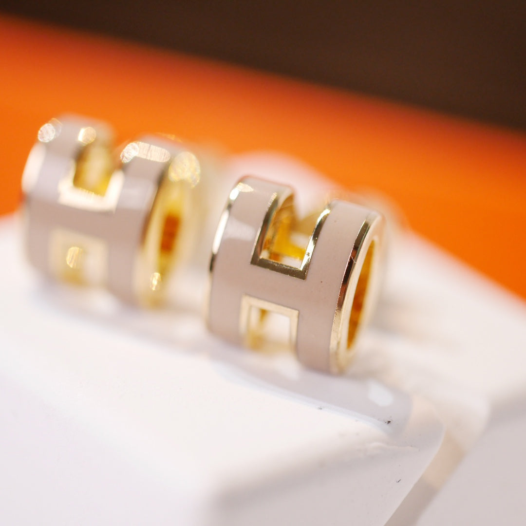 [LunaMar]MINI POP H GOLD EARRINGS GREY
