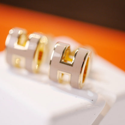 [LunaMar]MINI POP H GOLD EARRINGS GREY
