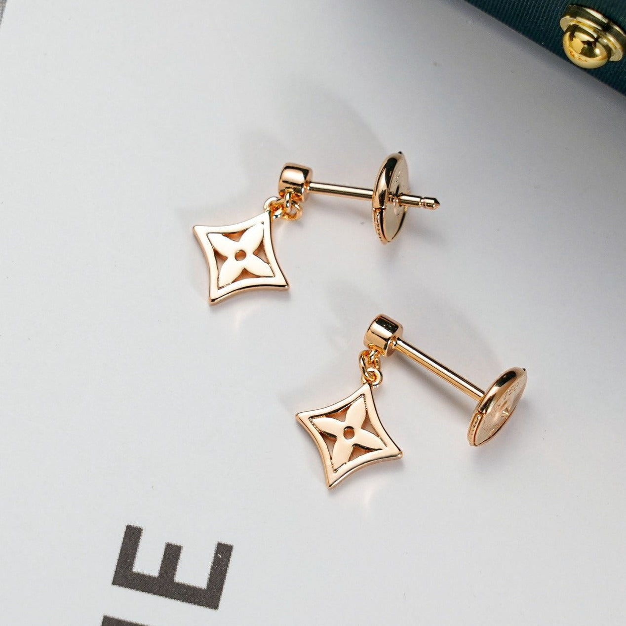[LunaMar]STAR EARRINGS GOLD