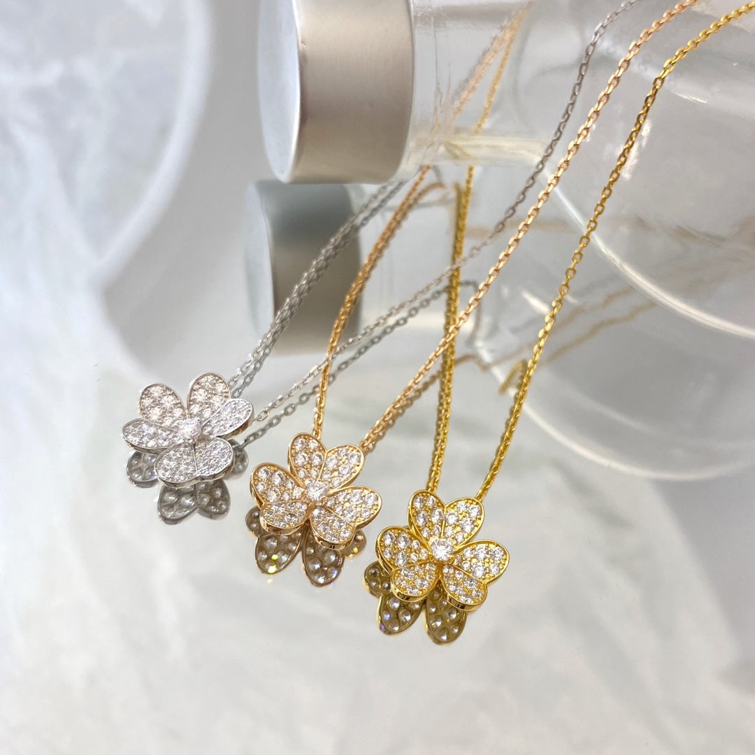 [LunaMar]PAVÉ DIAMOND FLOWER CHARM NECKLACE