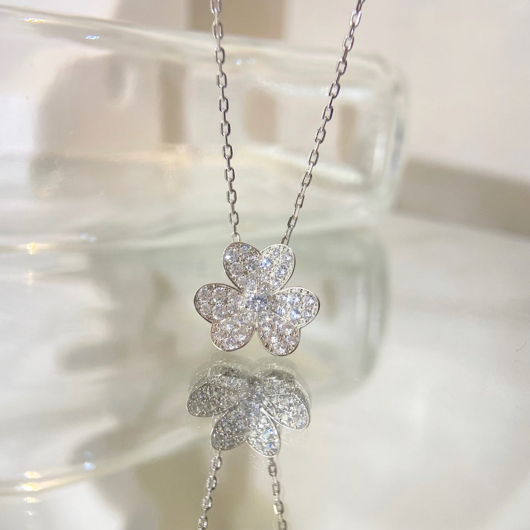 [LunaMar]PAVÉ DIAMOND FLOWER CHARM NECKLACE