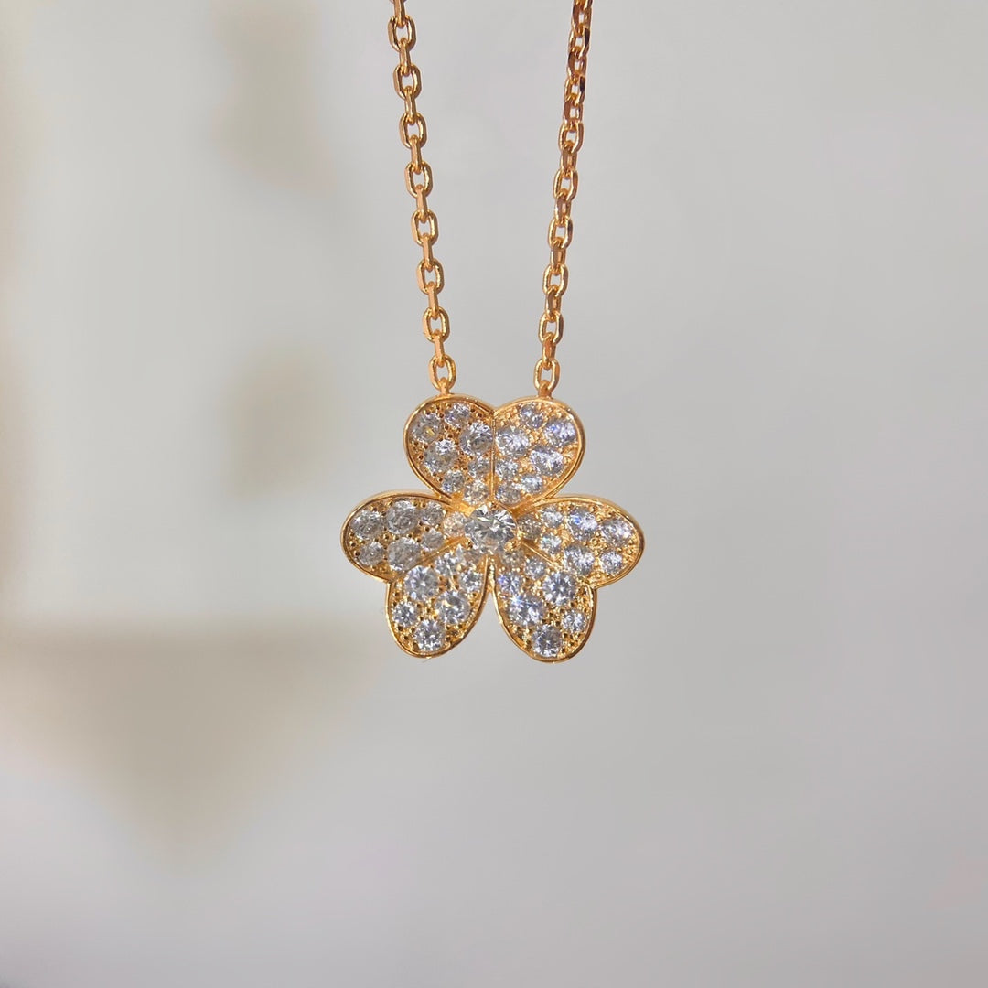 [LunaMar]PAVÉ DIAMOND FLOWER CHARM NECKLACE