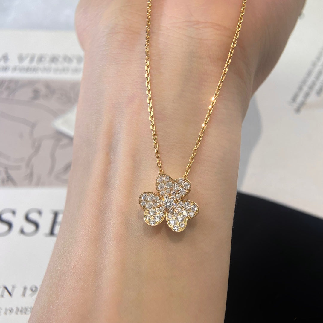 [LunaMar]PAVÉ DIAMOND FLOWER CHARM NECKLACE