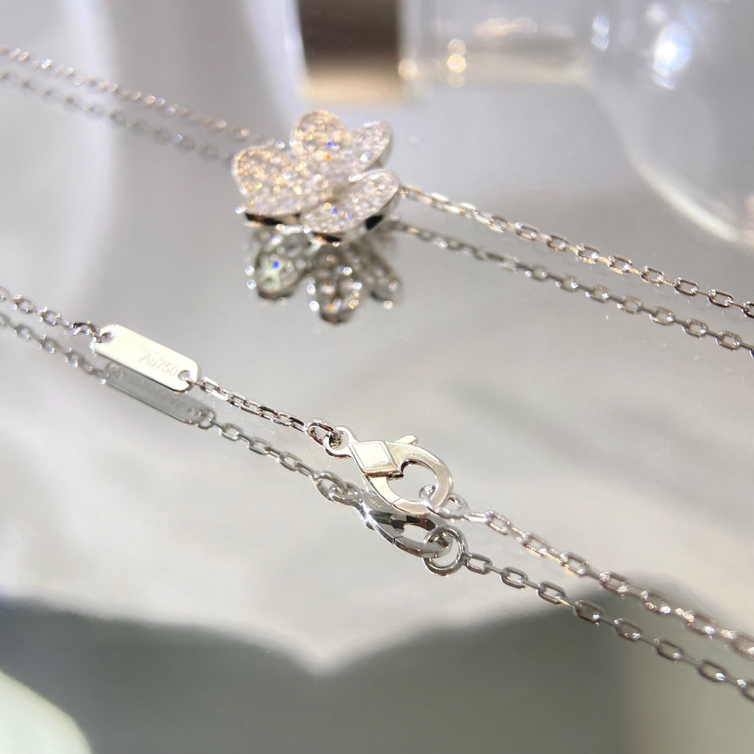[LunaMar]PAVÉ DIAMOND FLOWER CHARM NECKLACE