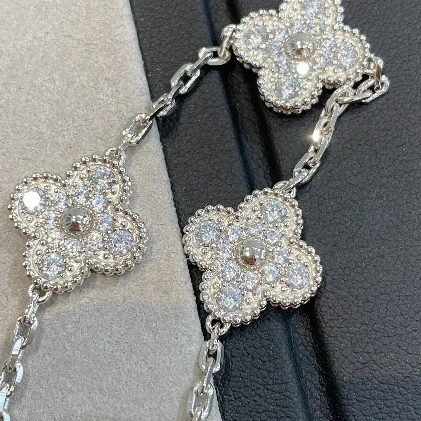 [LunaMar]LUCKY CLOVER 5-MOTIF BRACELET - FULL-DIAMOND