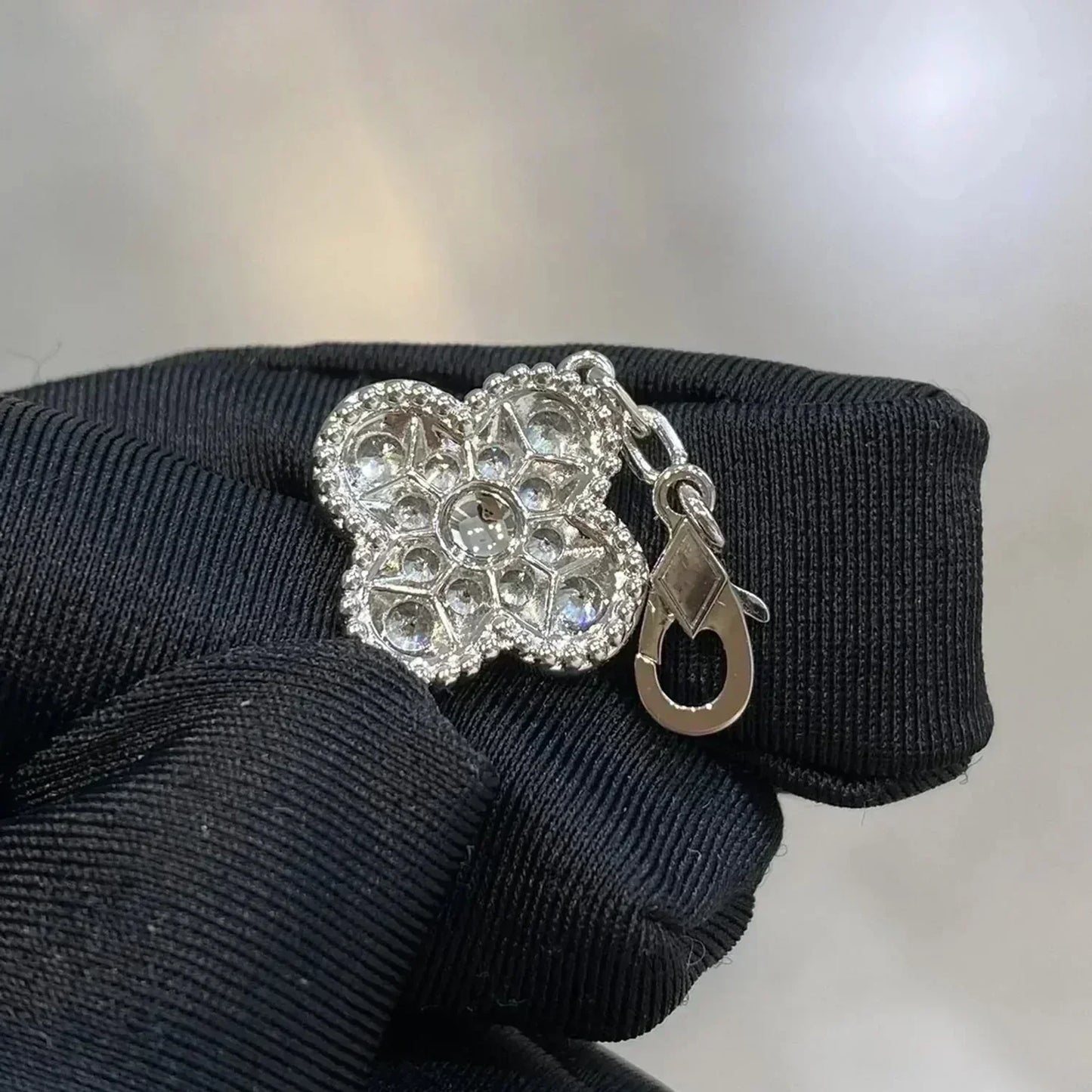 [LunaMar]LUCKY CLOVER 5-MOTIF BRACELET - FULL-DIAMOND
