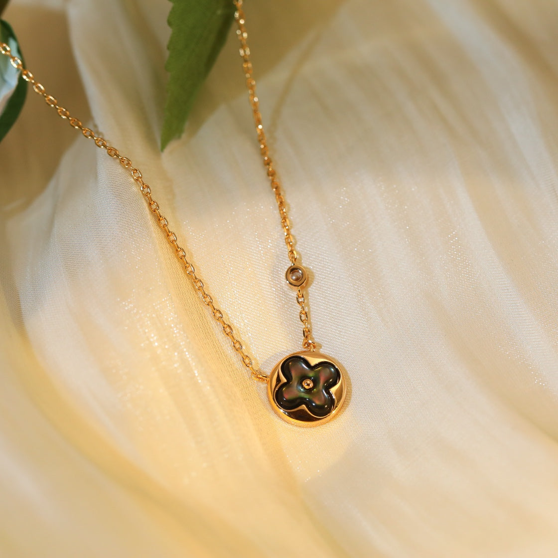 [LunaMar]SUN PEDANT ROSE GOLD 1 DIAMOND NECKLACE