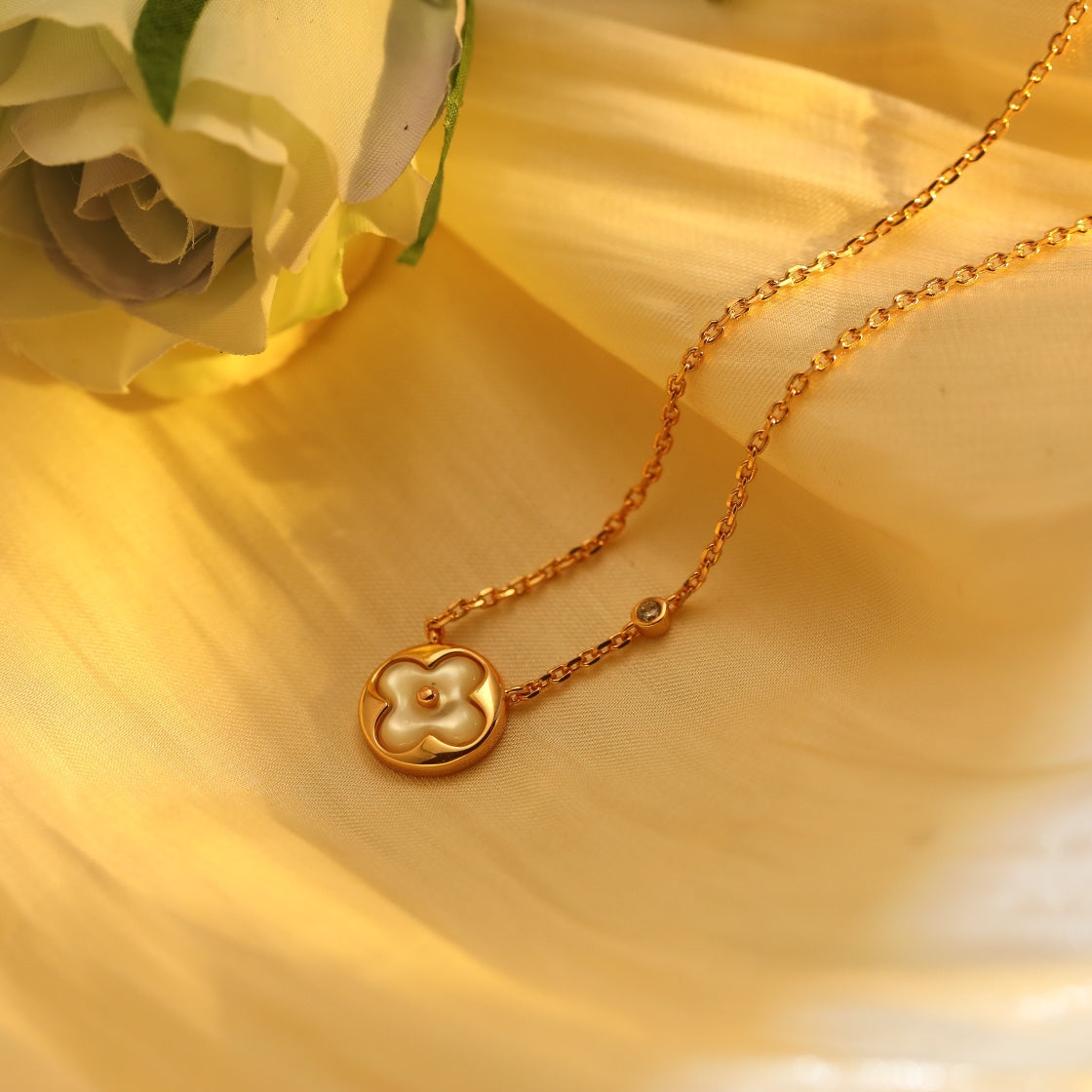 [LunaMar]SUN PEDANT ROSE GOLD 1 DIAMOND NECKLACE
