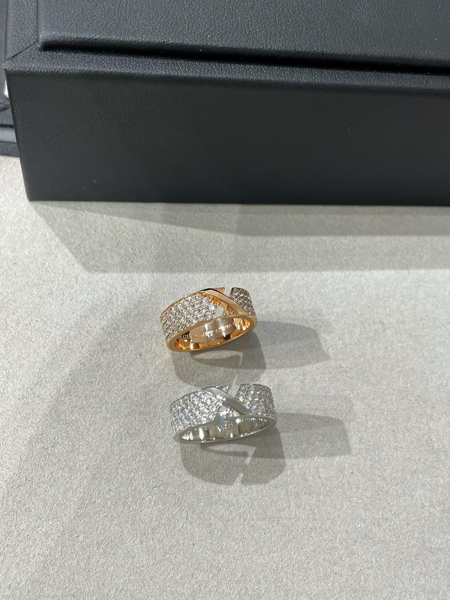 [LunaMar]LIENS EVIDENCE  DIAMOND PAVED RING