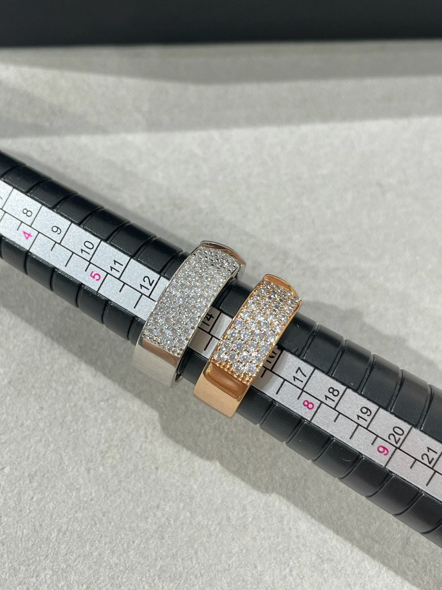[LunaMar]LIENS EVIDENCE  DIAMOND PAVED RING