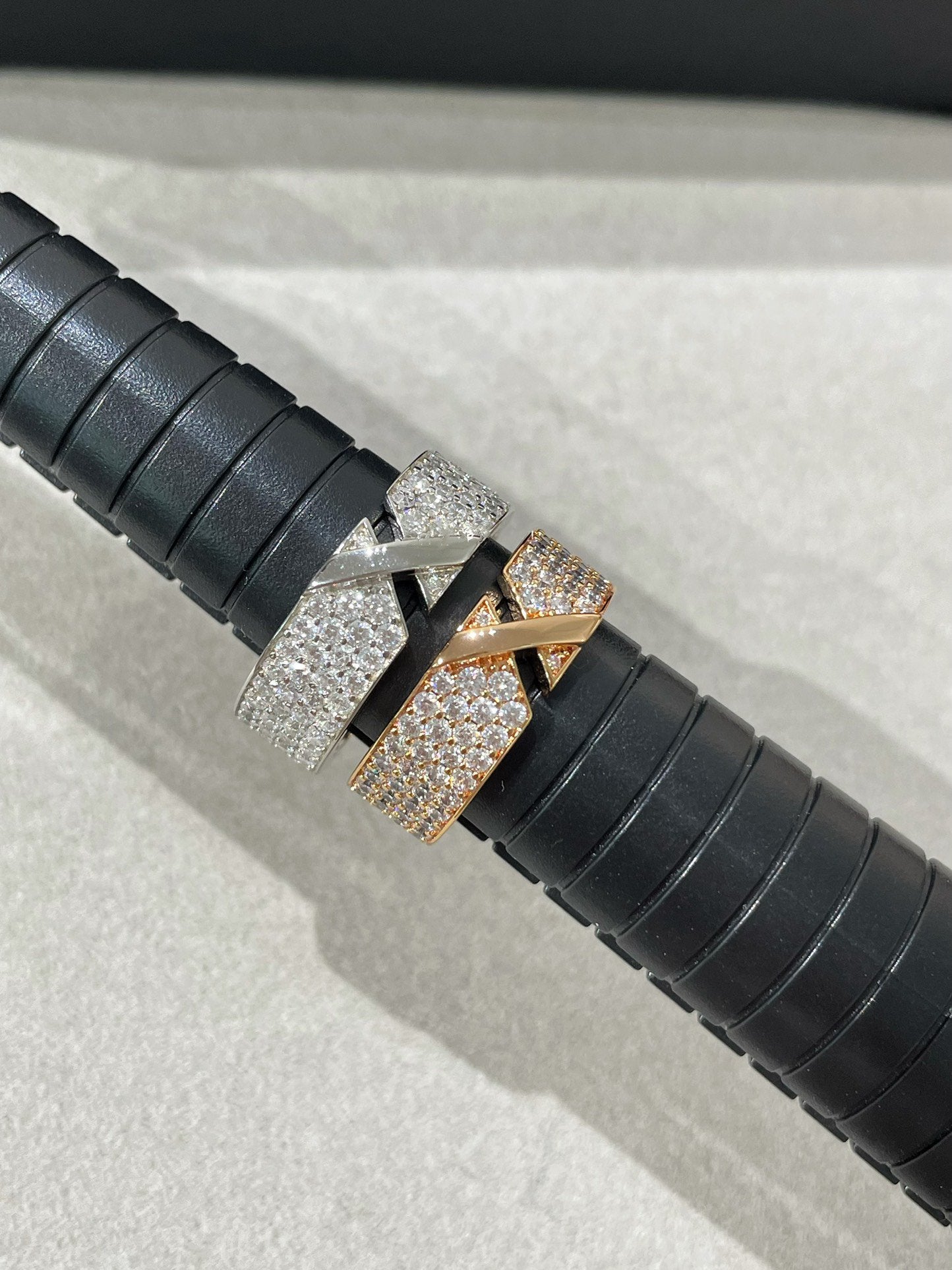 [LunaMar]LIENS EVIDENCE  DIAMOND PAVED RING
