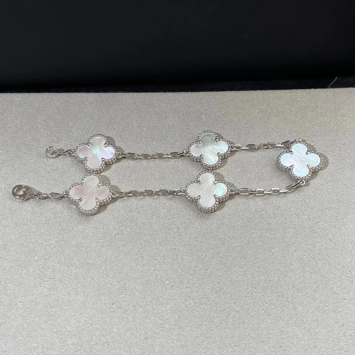 [LunaMar]LUCKY CLOVER 5-MOTIF BRACELET - WHITE MOTHER-OF-PEARL COLLECTION