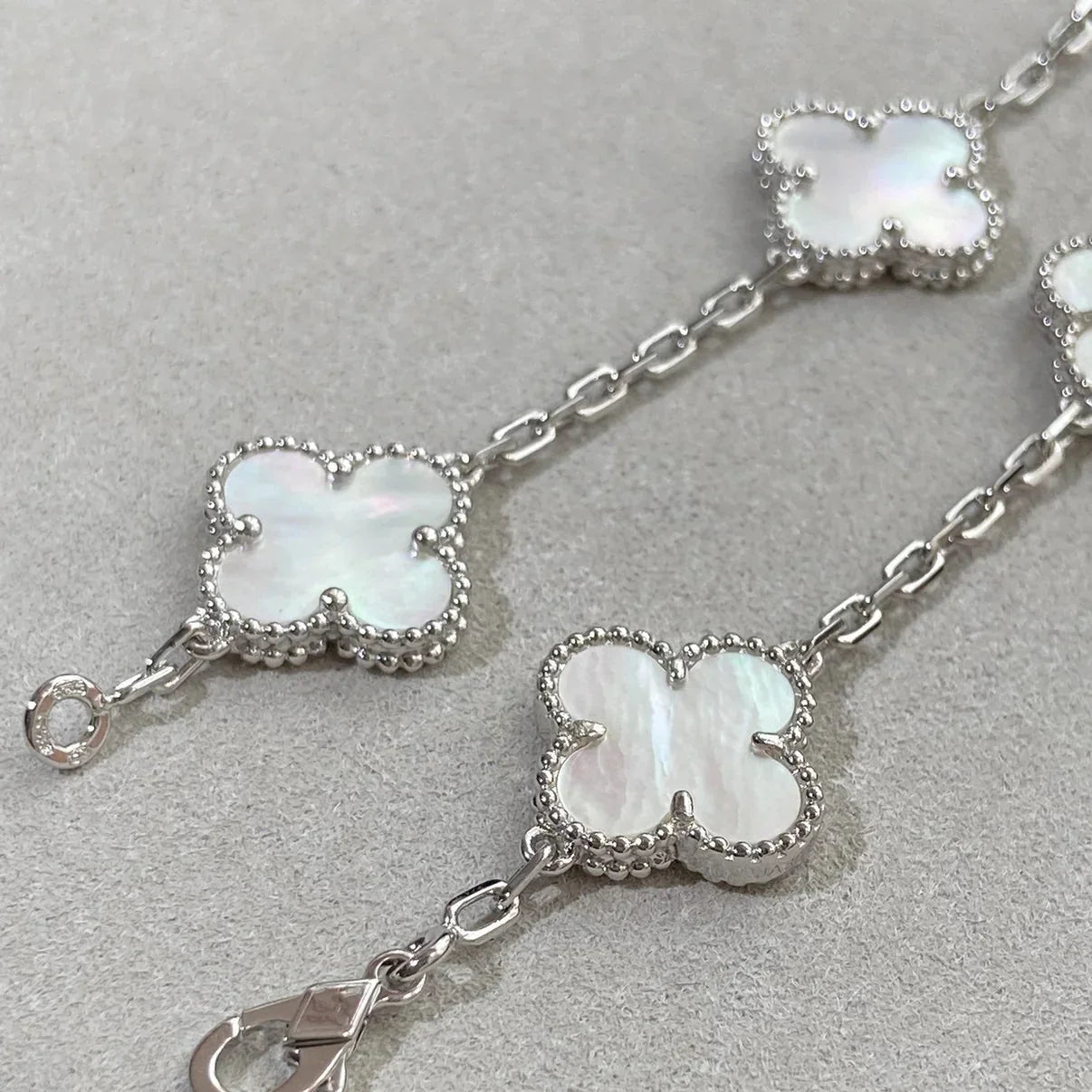 [LunaMar]LUCKY CLOVER 5-MOTIF BRACELET - WHITE MOTHER-OF-PEARL COLLECTION