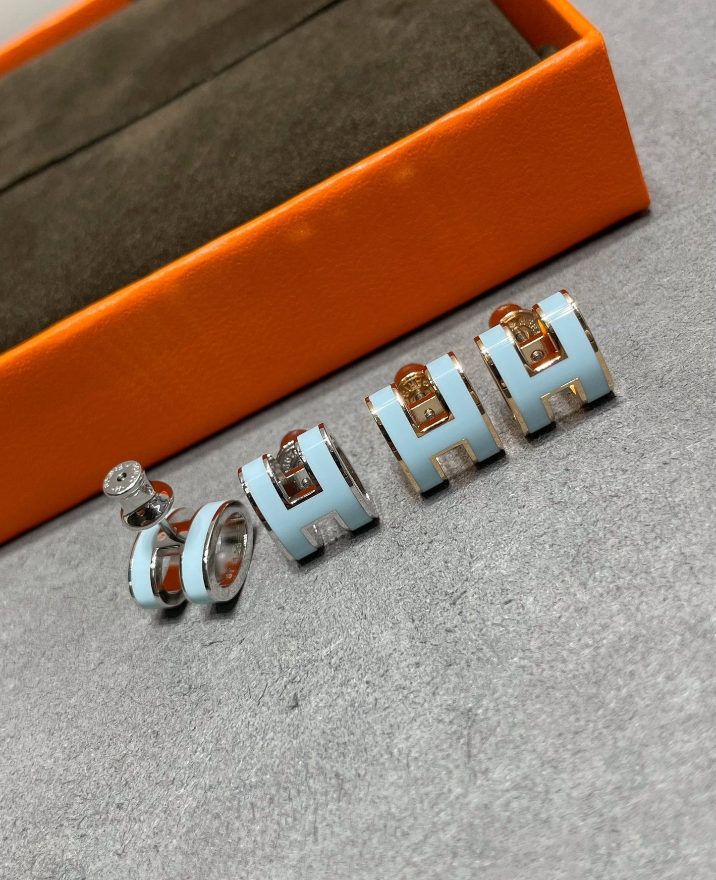 [LunaMar]POP H SKY BLUE STUD EARRINGS