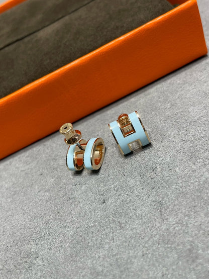 [LunaMar]POP H SKY BLUE STUD EARRINGS