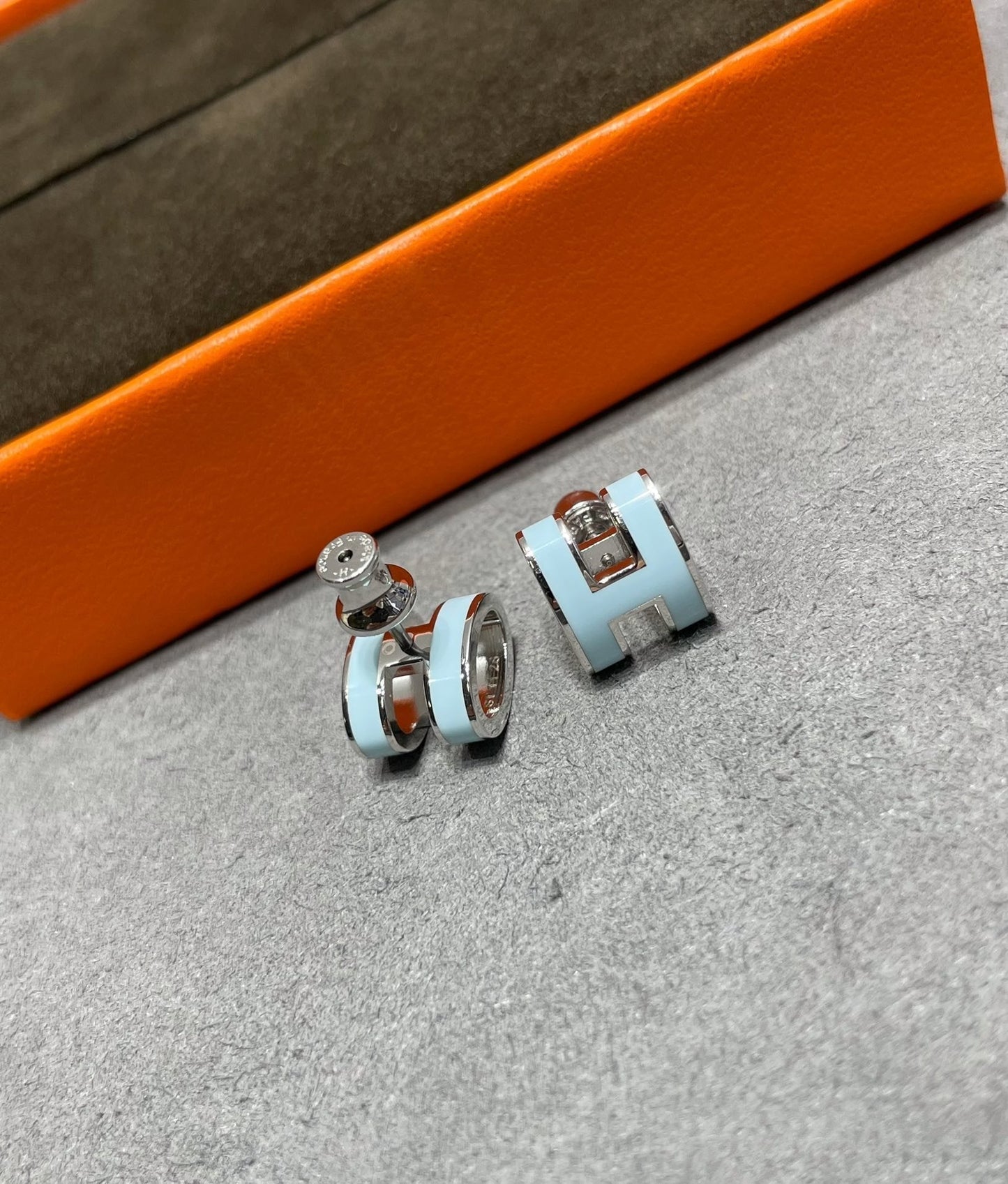 [LunaMar]POP H SKY BLUE STUD EARRINGS