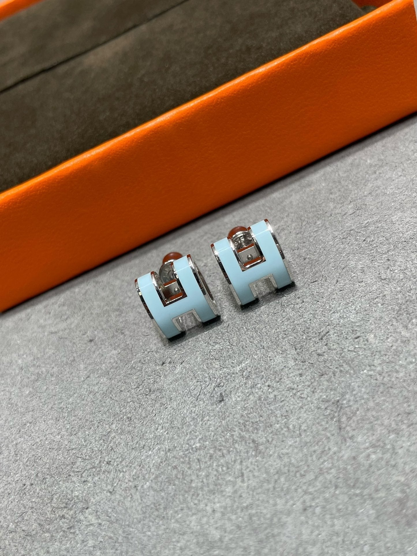 [LunaMar]POP H SKY BLUE STUD EARRINGS