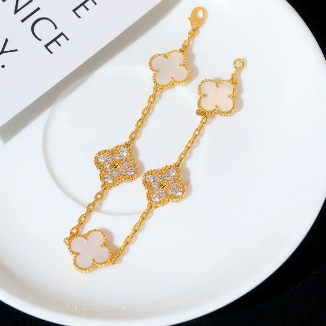 [LunaMar]LUCKY CLOVER 5-MOTIF BRACELET - WHITE MOTHER-OF-PEARL COLLECTION