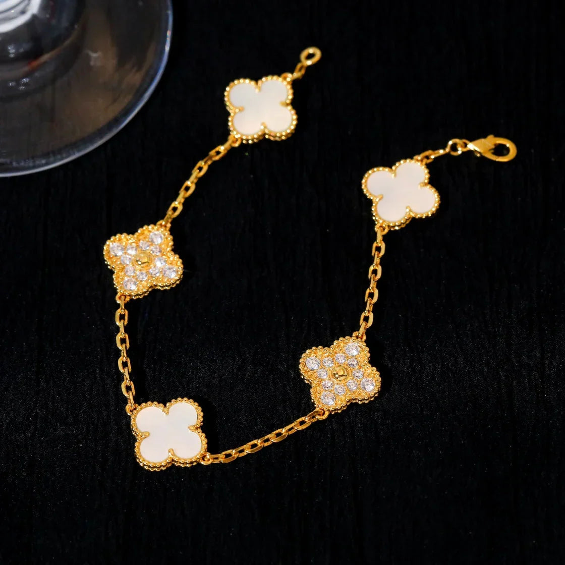 [LunaMar]LUCKY CLOVER 5-MOTIF BRACELET - WHITE MOTHER-OF-PEARL COLLECTION