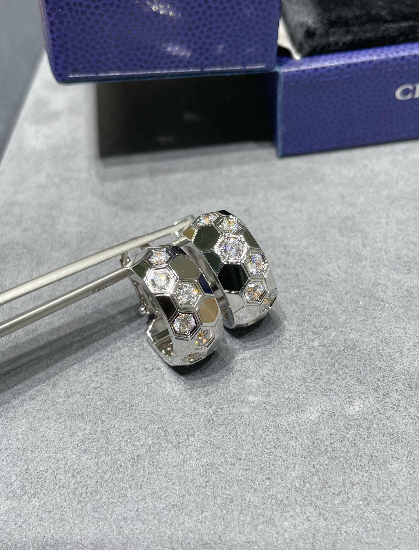 [LunaMar]BEE LOVE DIAMOND HOOP EARRINGS