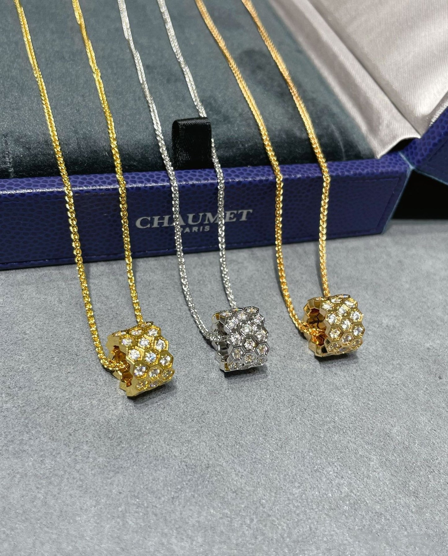[LunaMar]BEE LOVE DIAMOND PAVED 3 ROW NECKLACE