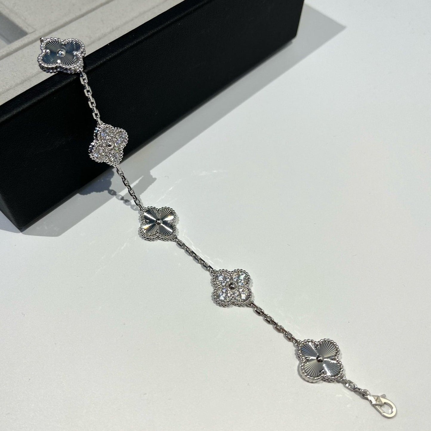 [LunaMar]LUCKY CLOVER 5-MOTIF BRACELET - LASER COLLECTION