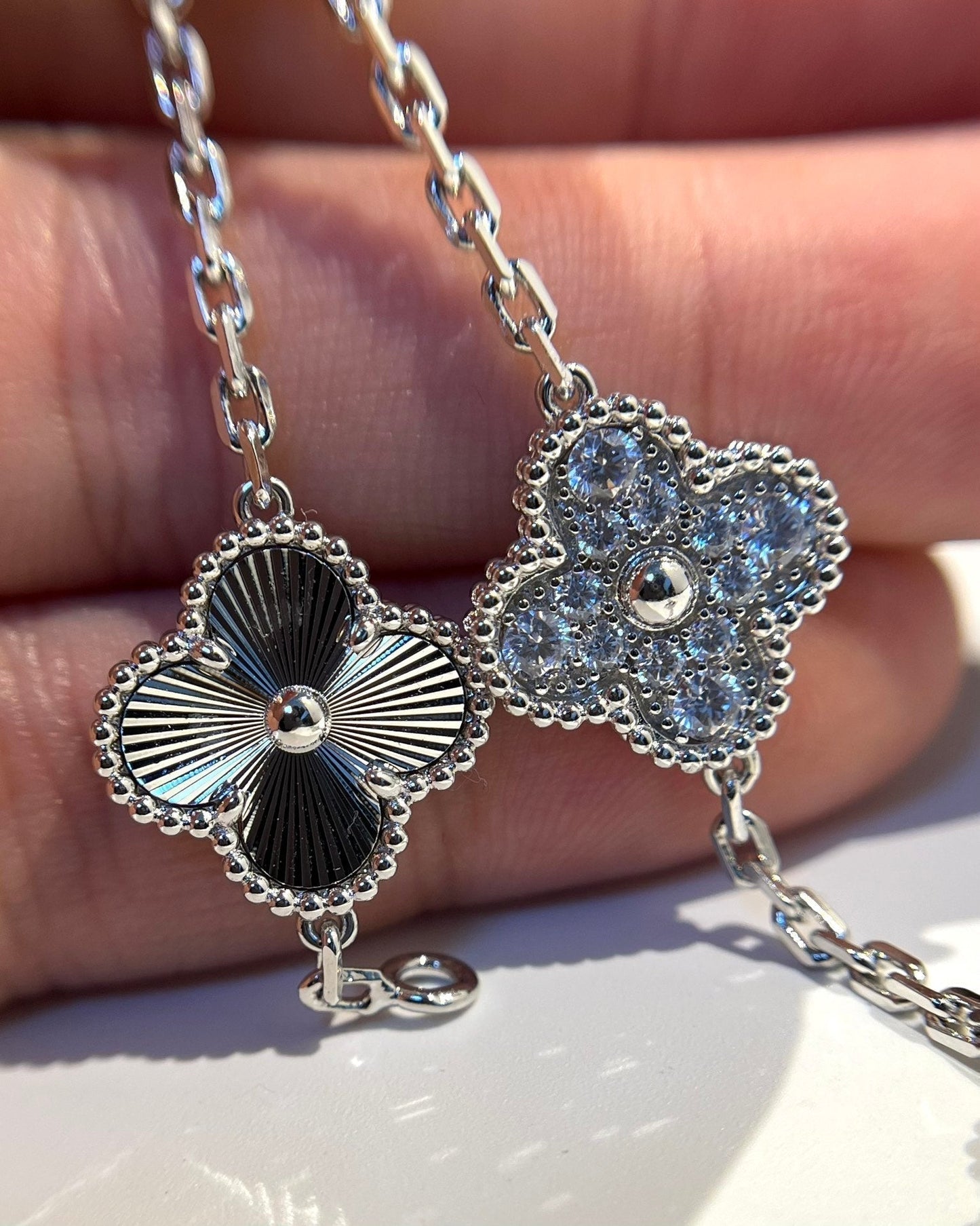 [LunaMar]LUCKY CLOVER 5-MOTIF BRACELET - LASER COLLECTION