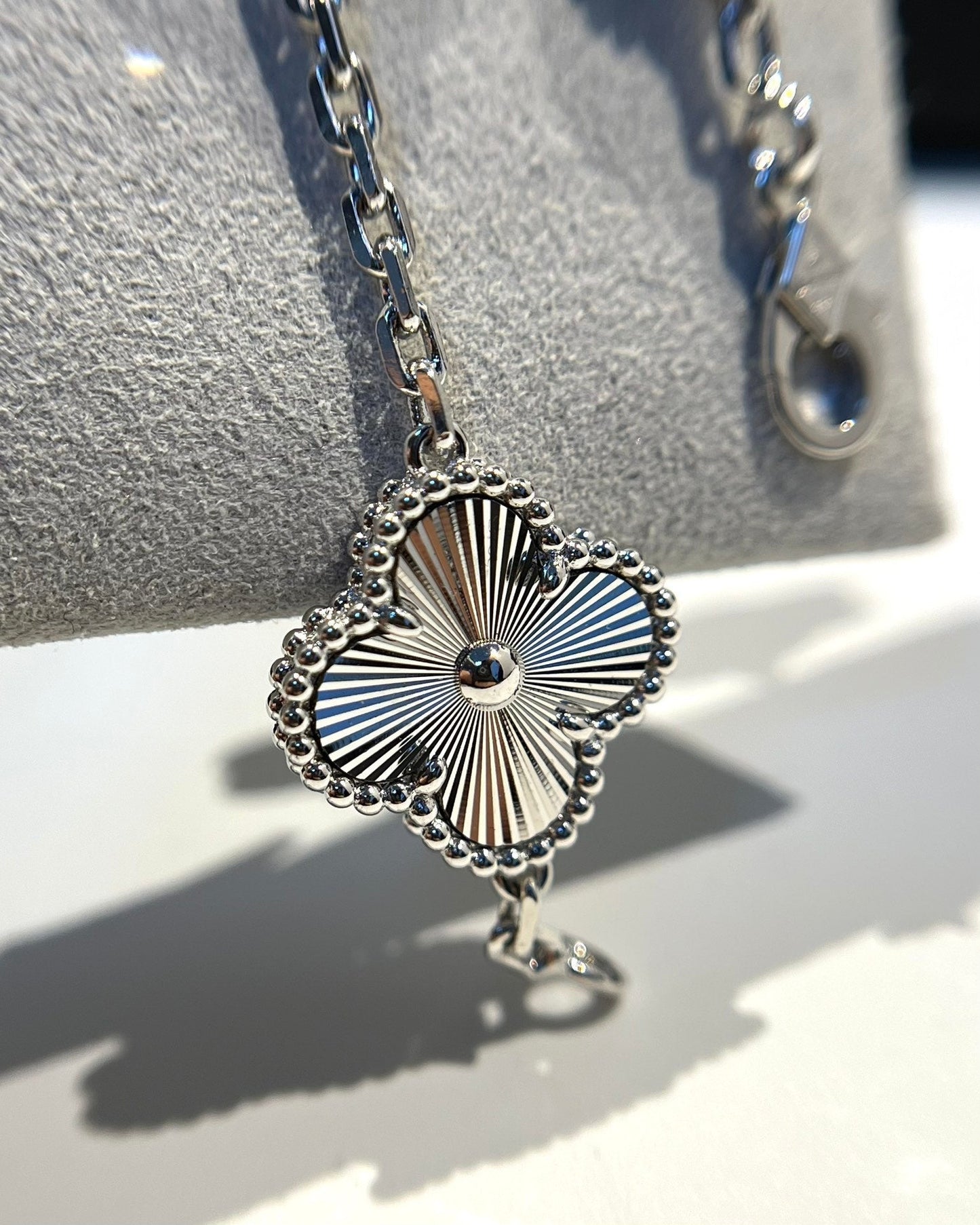 [LunaMar]LUCKY CLOVER 5-MOTIF BRACELET - LASER COLLECTION