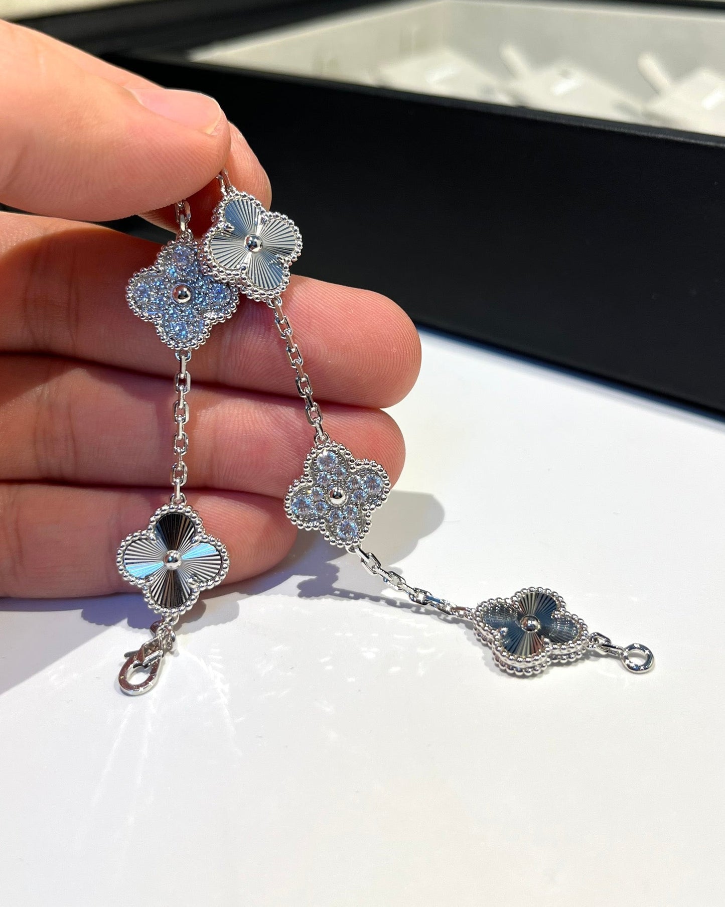 [LunaMar]LUCKY CLOVER 5-MOTIF BRACELET - LASER COLLECTION