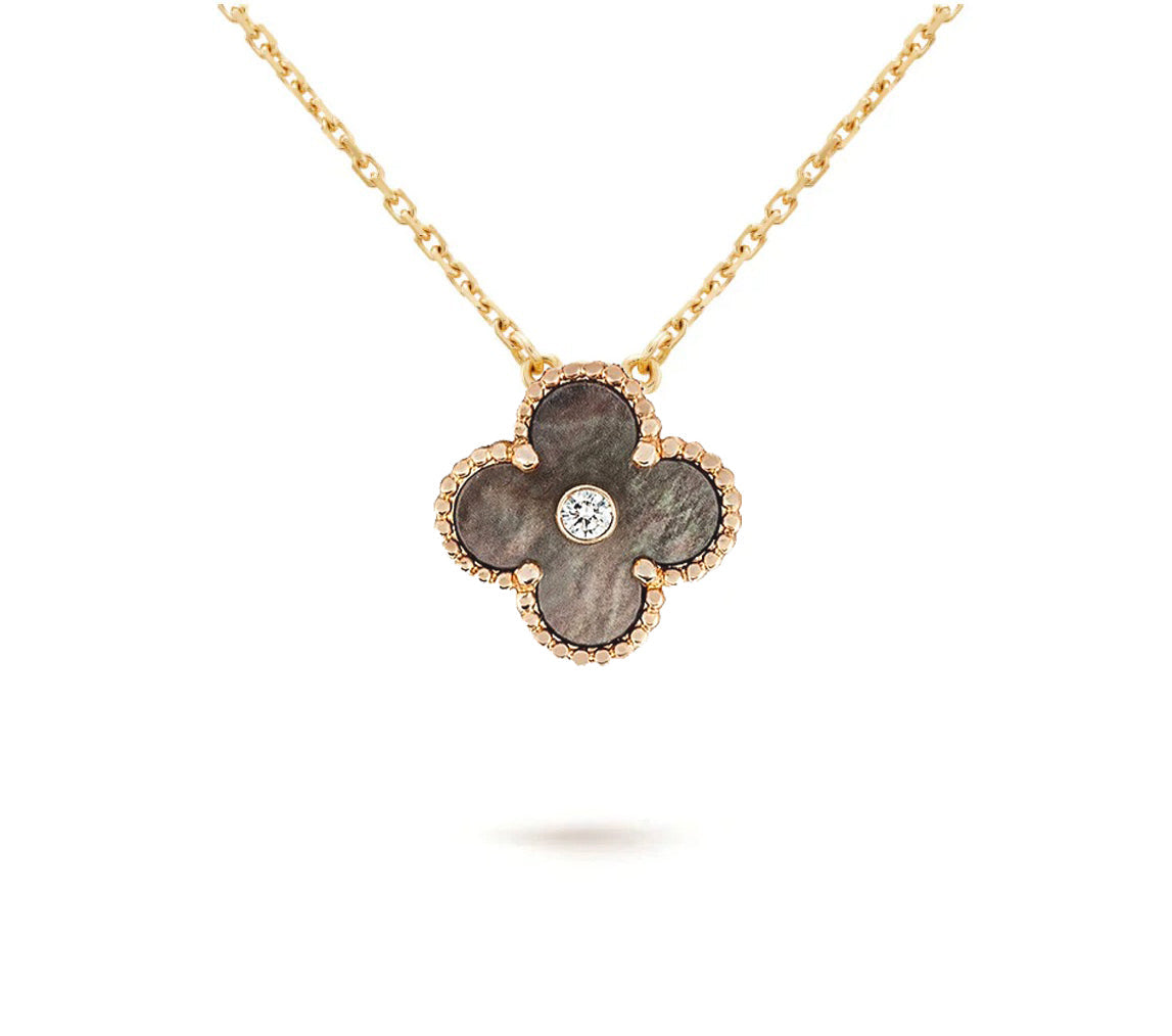 [LunaMar]LIMITED EDITION CHRISTMAS CLOVER FLOWER NECKLACE - 15MM ANNUAL COLLECTIBLE PENDANT