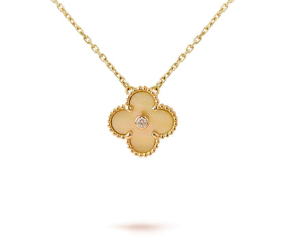 [LunaMar]LIMITED EDITION CHRISTMAS CLOVER FLOWER NECKLACE - 15MM ANNUAL COLLECTIBLE PENDANT