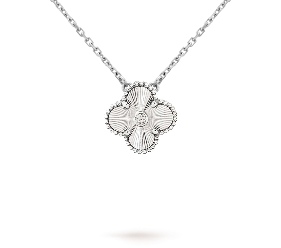 [LunaMar]LIMITED EDITION CHRISTMAS CLOVER FLOWER NECKLACE - 15MM ANNUAL COLLECTIBLE PENDANT