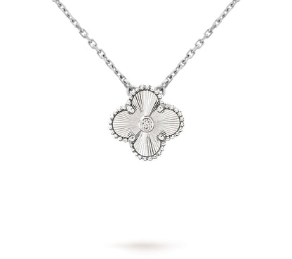 [LunaMar]LIMITED EDITION CHRISTMAS CLOVER FLOWER NECKLACE - 15MM ANNUAL COLLECTIBLE PENDANT