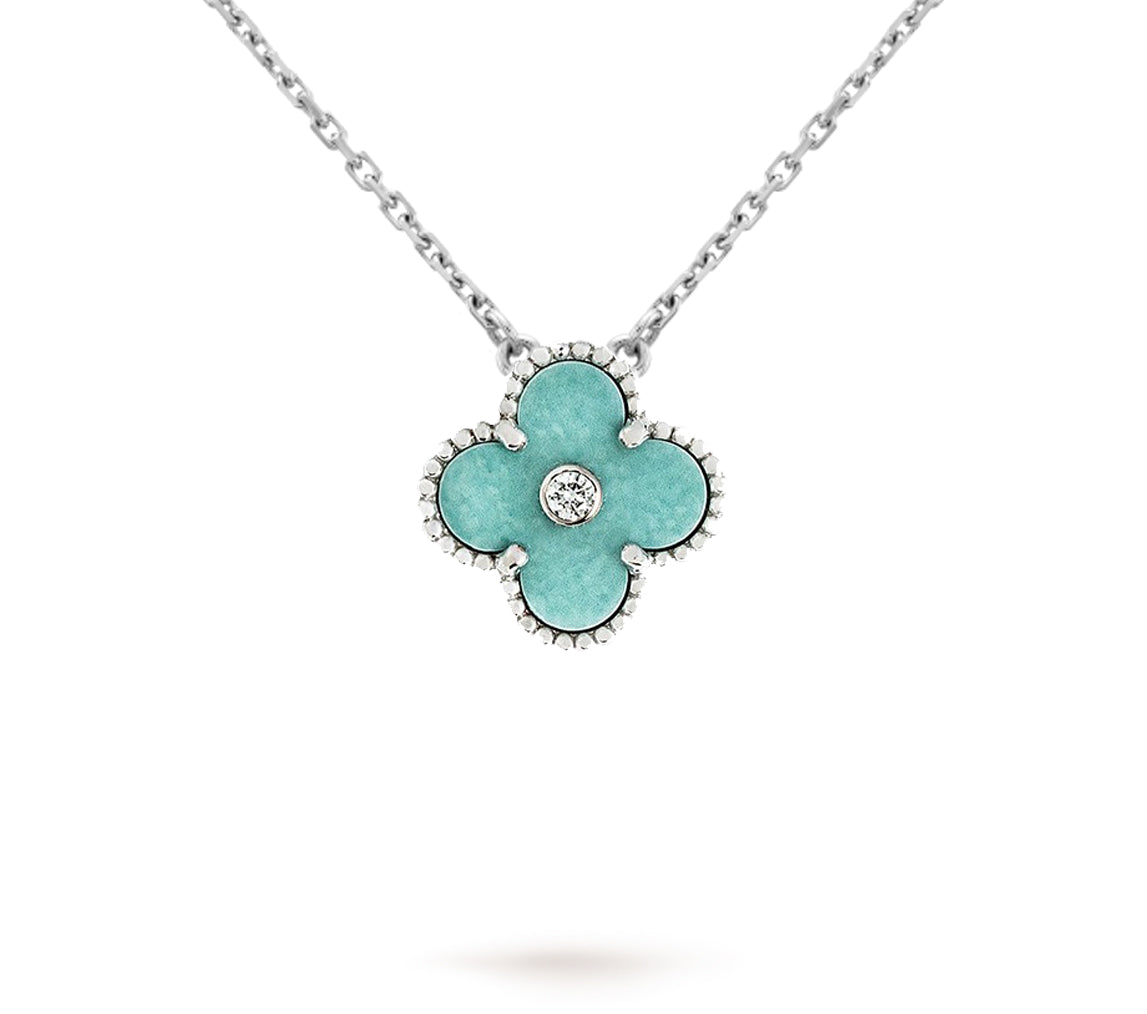 [LunaMar]LIMITED EDITION CHRISTMAS CLOVER FLOWER NECKLACE - 15MM ANNUAL COLLECTIBLE PENDANT
