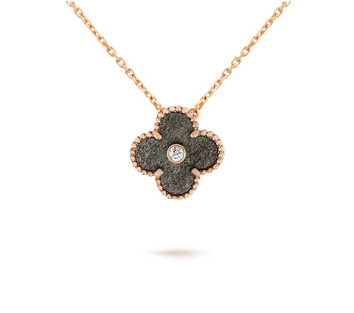 [LunaMar]LIMITED EDITION CHRISTMAS CLOVER FLOWER NECKLACE - 15MM ANNUAL COLLECTIBLE PENDANT