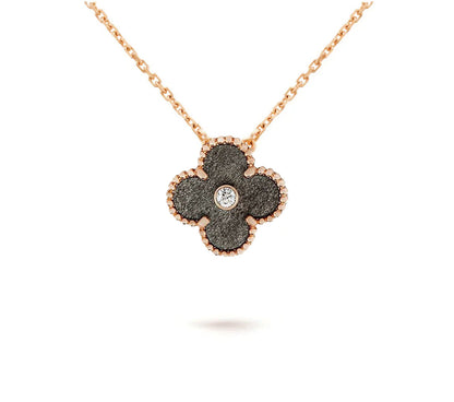[LunaMar]LIMITED EDITION CHRISTMAS CLOVER FLOWER NECKLACE - 15MM ANNUAL COLLECTIBLE PENDANT