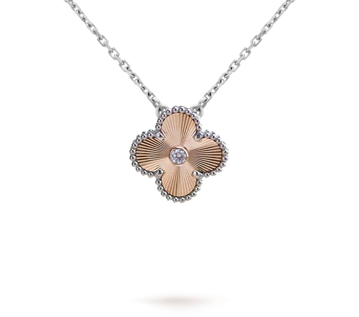 [LunaMar]LIMITED EDITION CHRISTMAS CLOVER FLOWER NECKLACE - 15MM ANNUAL COLLECTIBLE PENDANT