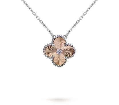 [LunaMar]LIMITED EDITION CHRISTMAS CLOVER FLOWER NECKLACE - 15MM ANNUAL COLLECTIBLE PENDANT