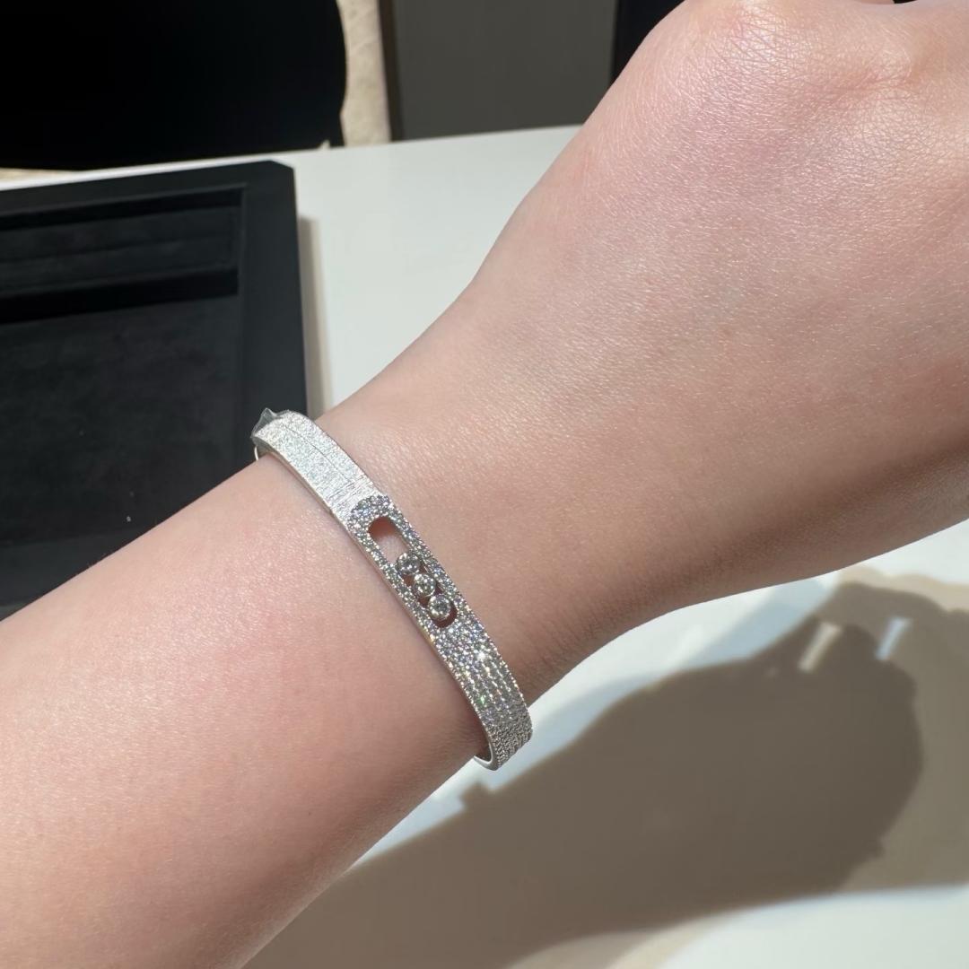 [LunaMar]MOVE NOA CISELÉ HALF-PAVÉ DIAMOND BANGLE BRACELET