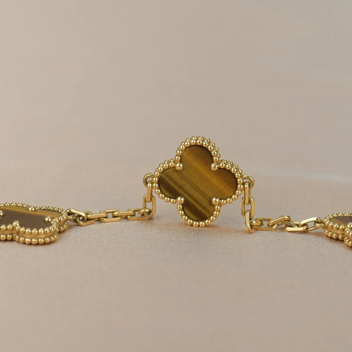 [LunaMar]LUCKY CLOVER 5-MOTIF BRACELET -  TIGER’S EYE COLLECTION