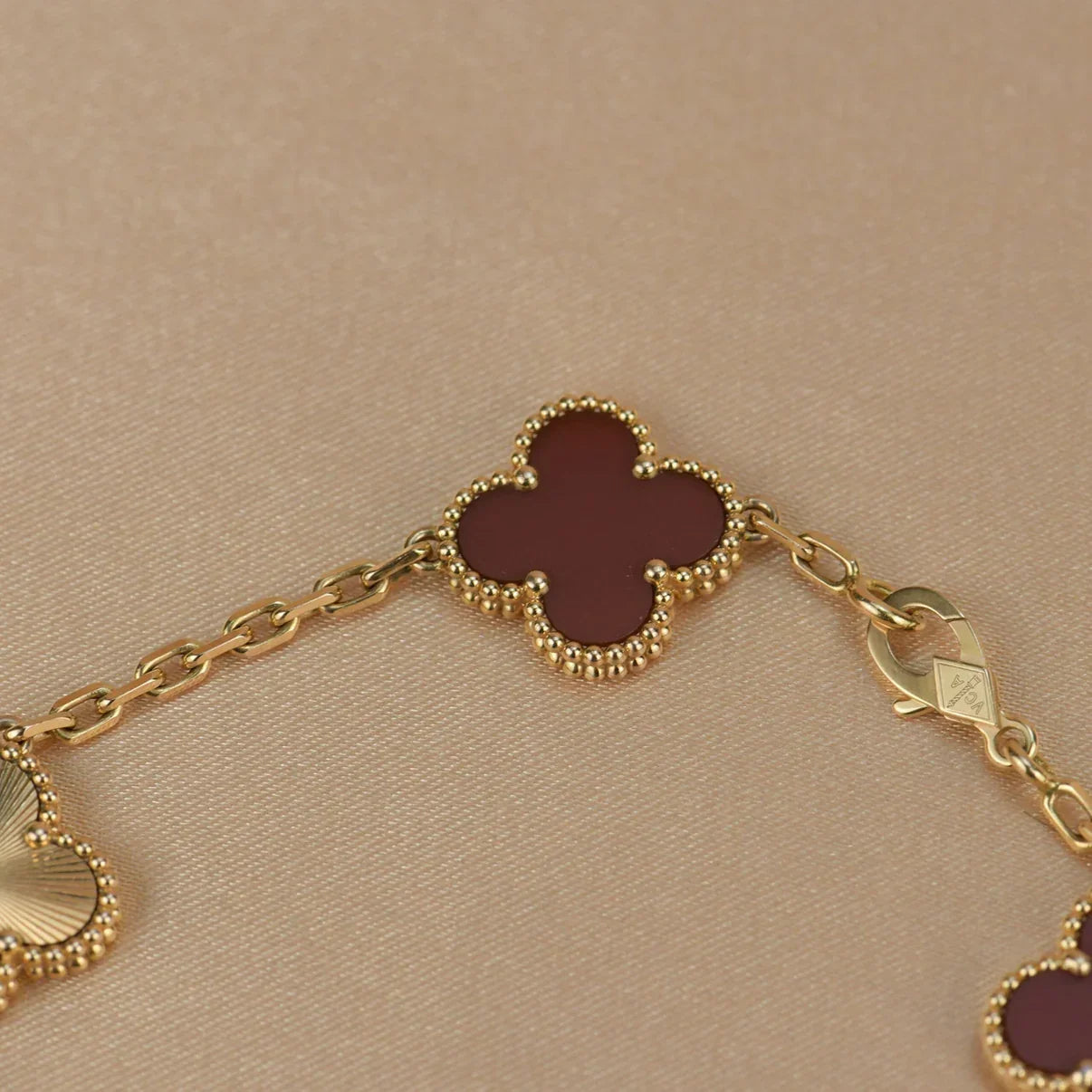 [LunaMar]LUCKY CLOVER 5-MOTIF BRACELET - RED CARNELIAN COLLECTION