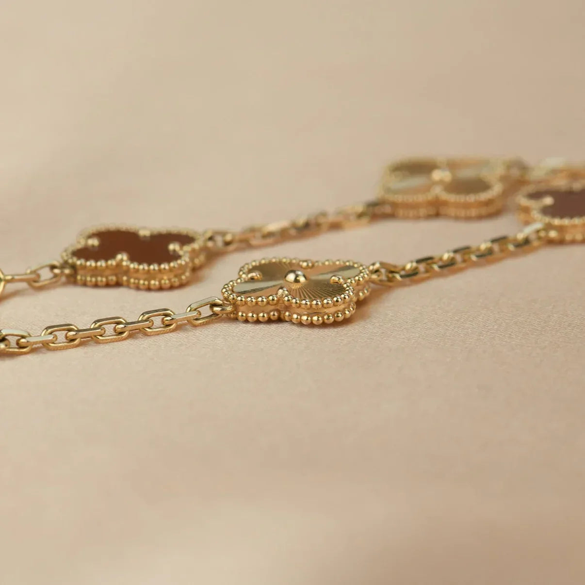 [LunaMar]LUCKY CLOVER 5-MOTIF BRACELET - RED CARNELIAN COLLECTION