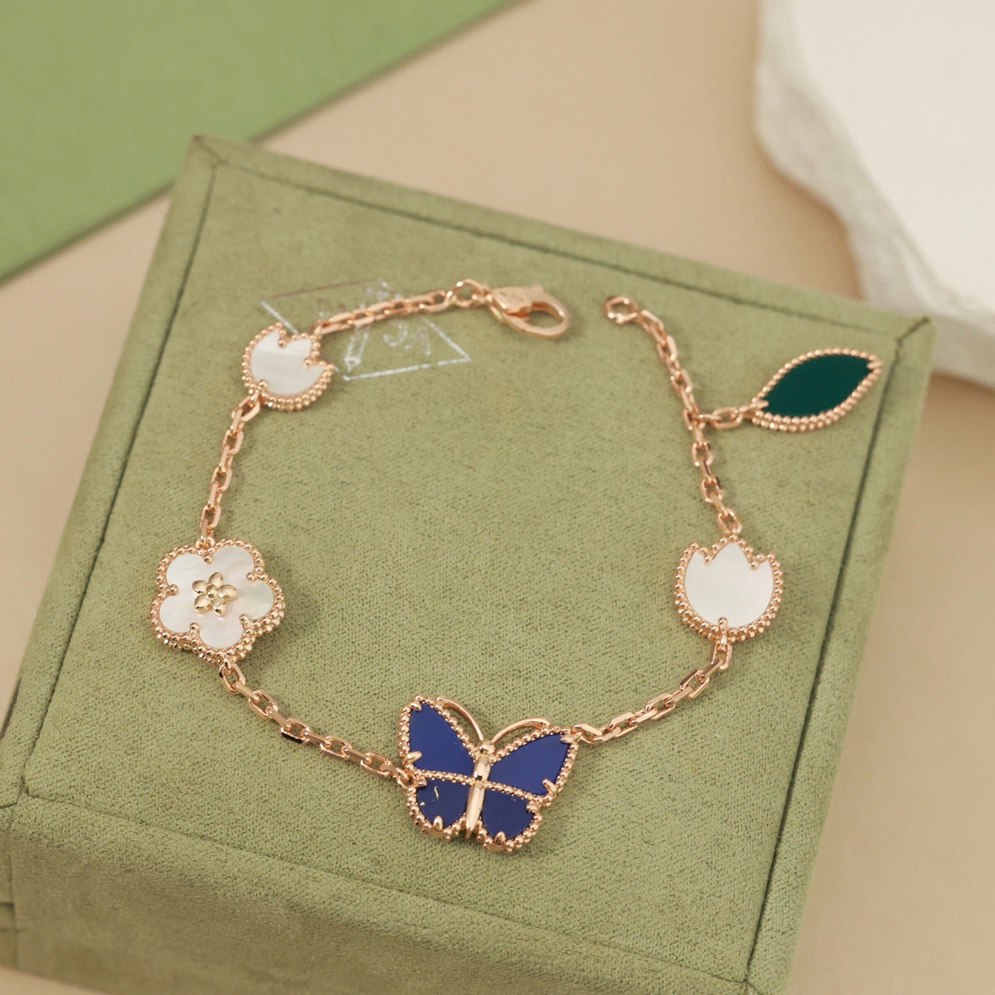 [LunaMar]SPRING ENCHANTMENT BUTTERFLY & FLORAL CHARM BRACELET