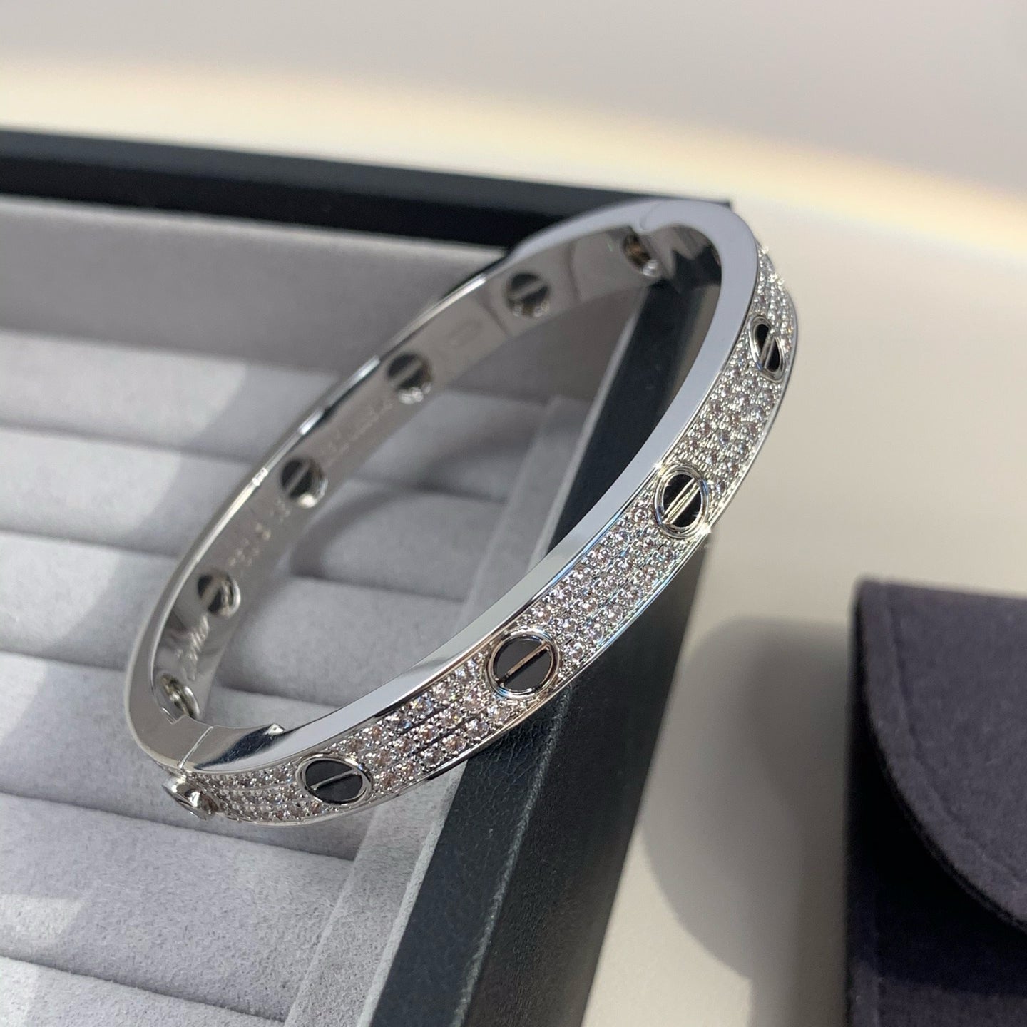 [LunaMar]CLASSIC 6.1MM LOVE BANGLE - DIAMOND PAVÉ & BLACK CERAMIC