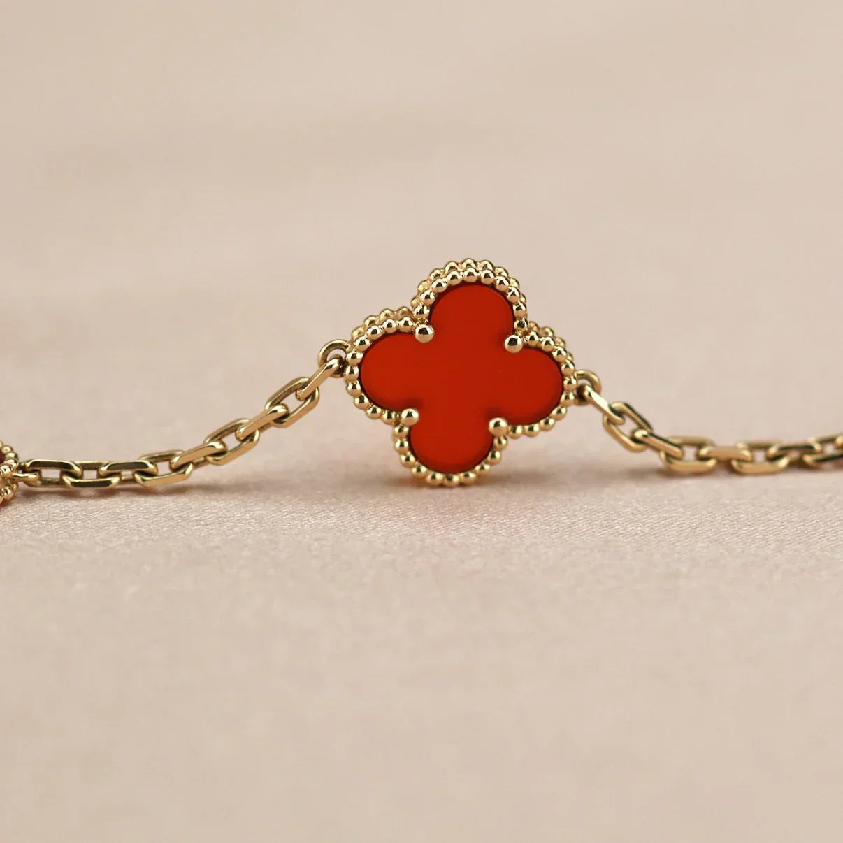 [LunaMar]LUCKY CLOVER 5-MOTIF BRACELET - RED CARNELIAN COLLECTION