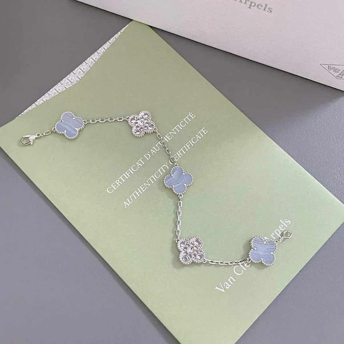 [LunaMar]LUCKY CLOVER 5-MOTIF BRACELET - PURPLE CHALCEDONY COLLECTION