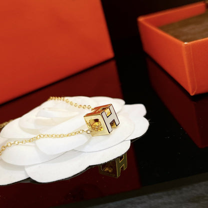 [LunaMar]H WHITE SQUARE GOLD NECKLACE