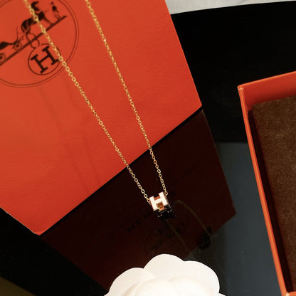 [LunaMar]H WHITE SQUARE GOLD NECKLACE